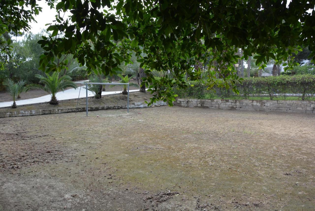 Palmeras, Piscina, Campo De Futbol Y Jardin Privados マサロン エクステリア 写真